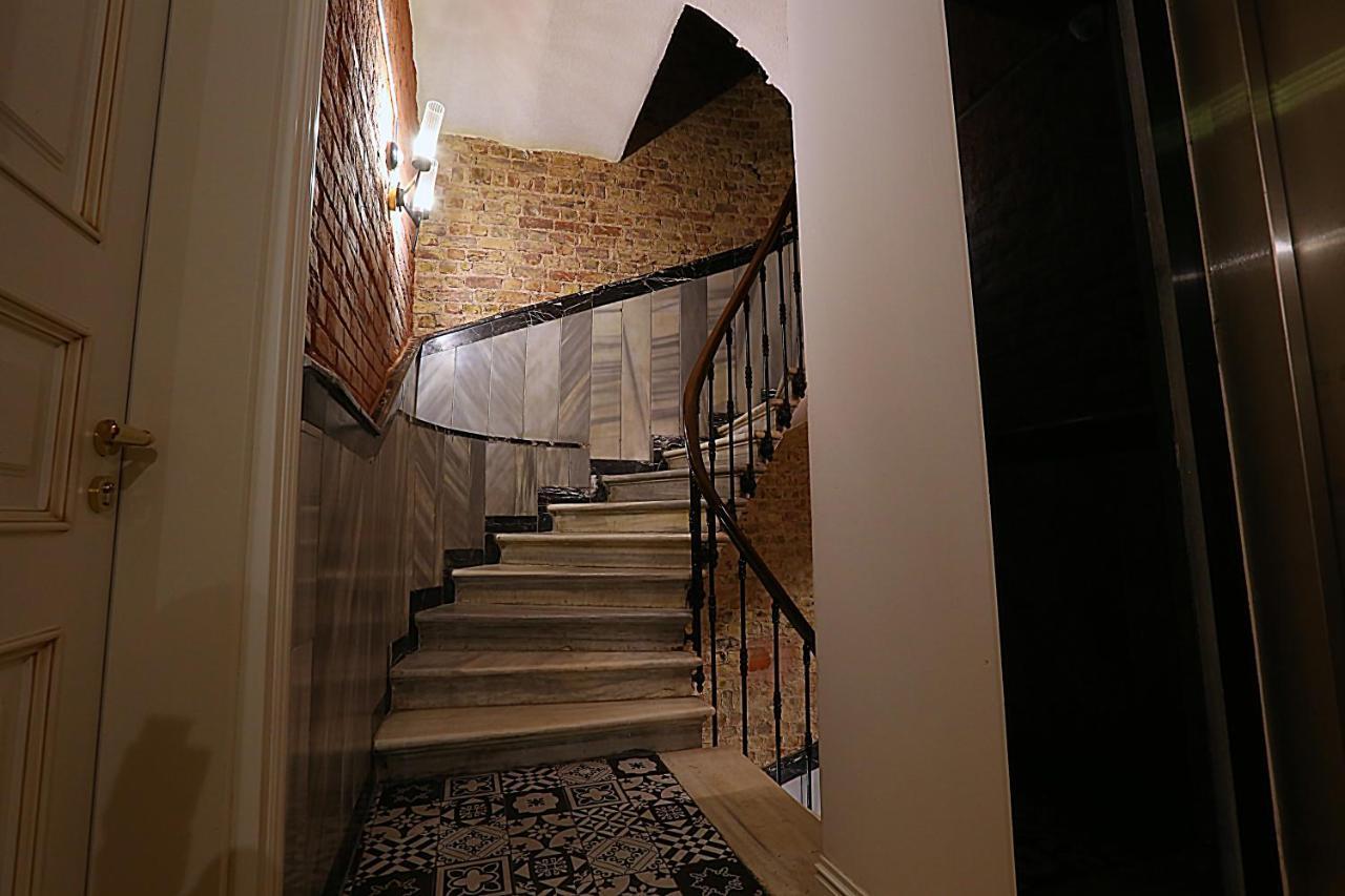 Istanbul Taksim Istiklal Street Kamil Hotel - Historical Екстер'єр фото