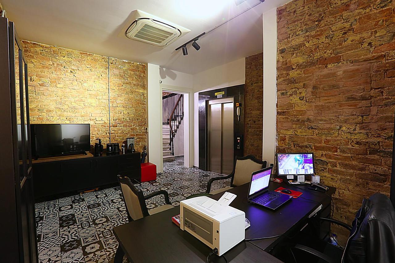Istanbul Taksim Istiklal Street Kamil Hotel - Historical Екстер'єр фото