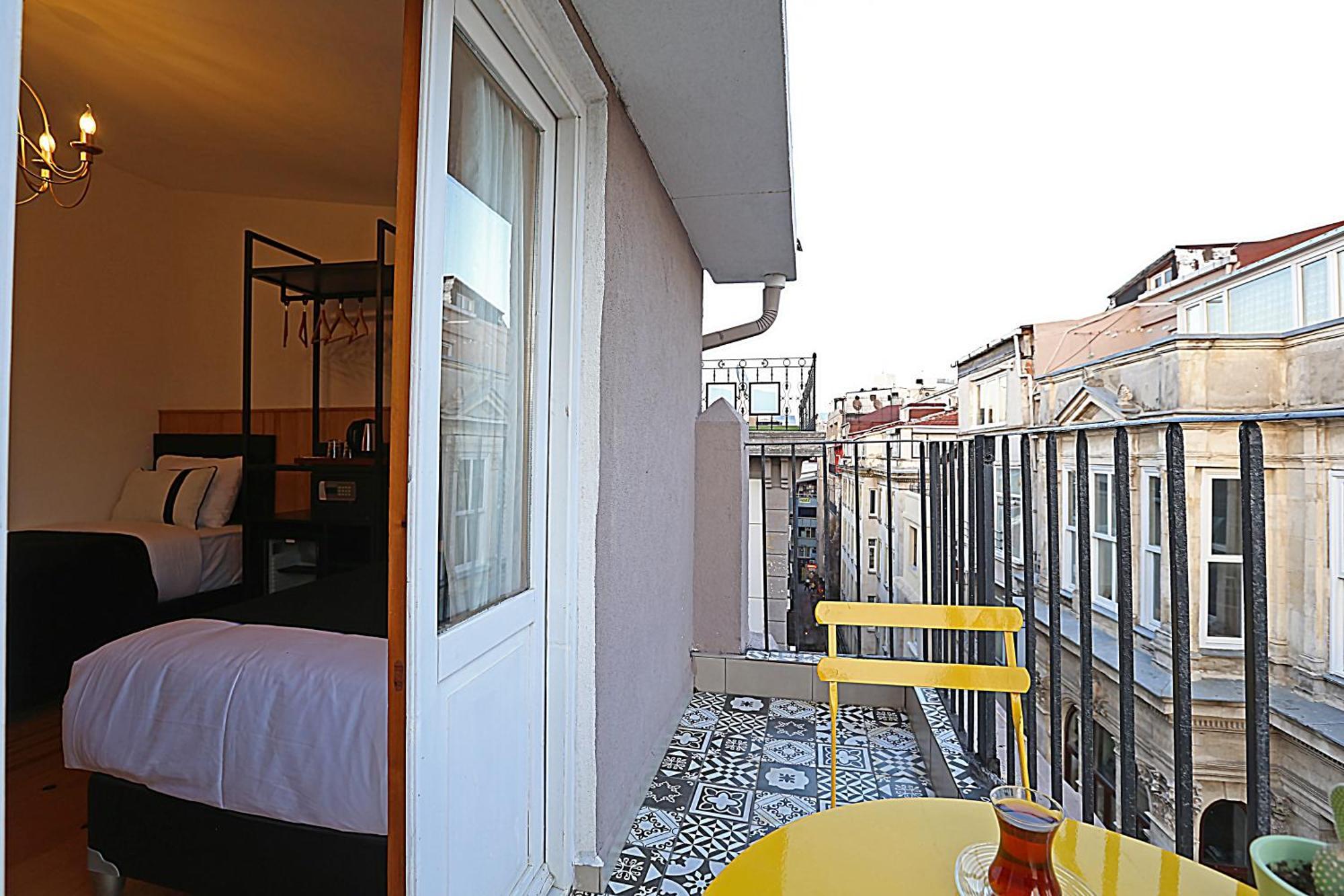 Istanbul Taksim Istiklal Street Kamil Hotel - Historical Екстер'єр фото