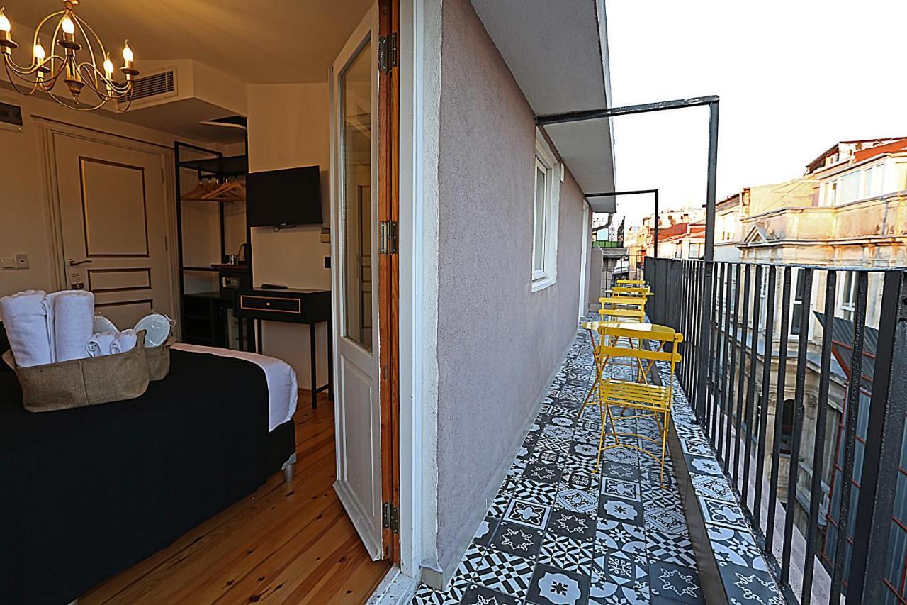 Istanbul Taksim Istiklal Street Kamil Hotel - Historical Екстер'єр фото