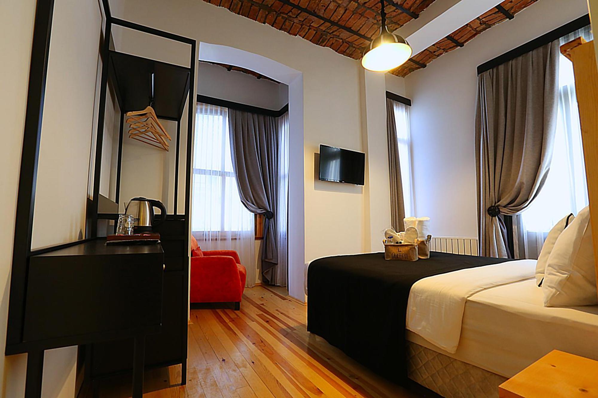 Istanbul Taksim Istiklal Street Kamil Hotel - Historical Номер фото